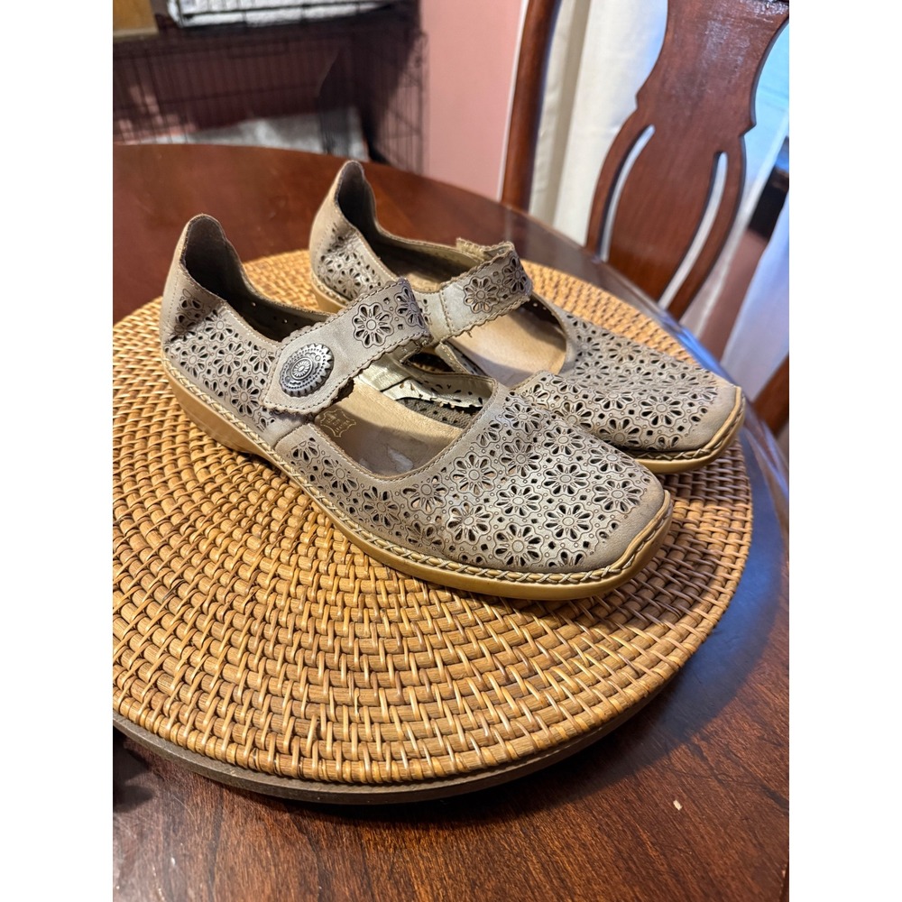 Rieker Antistress Taupe Leather Laser Cut Floral Mary Jane Flats EU 41 US 9.5
